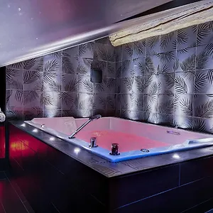 Rouge Baiser Avec Jacuzzi Privatif - Loveroom Insolite Saint-Etienne (Loire)