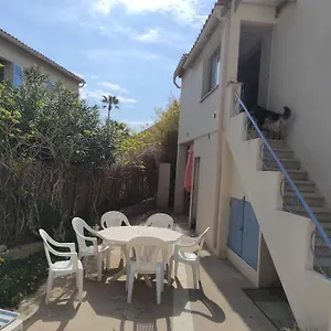 Joli Avec Cour Prive A 5 Minutes A Pied De La Sanary-sur-Mer